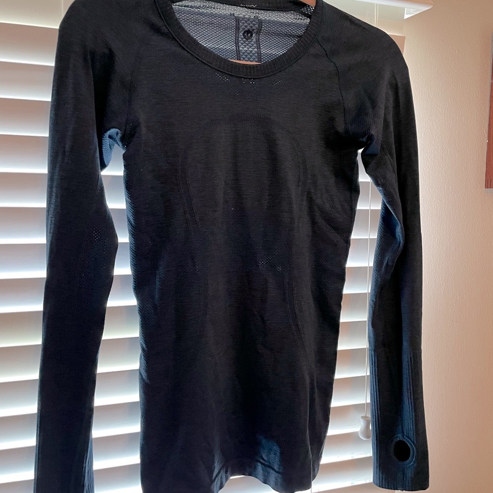 Swiftly Tech Long Sleeve Shirt 2.0 Race Length. Size 2. Navy